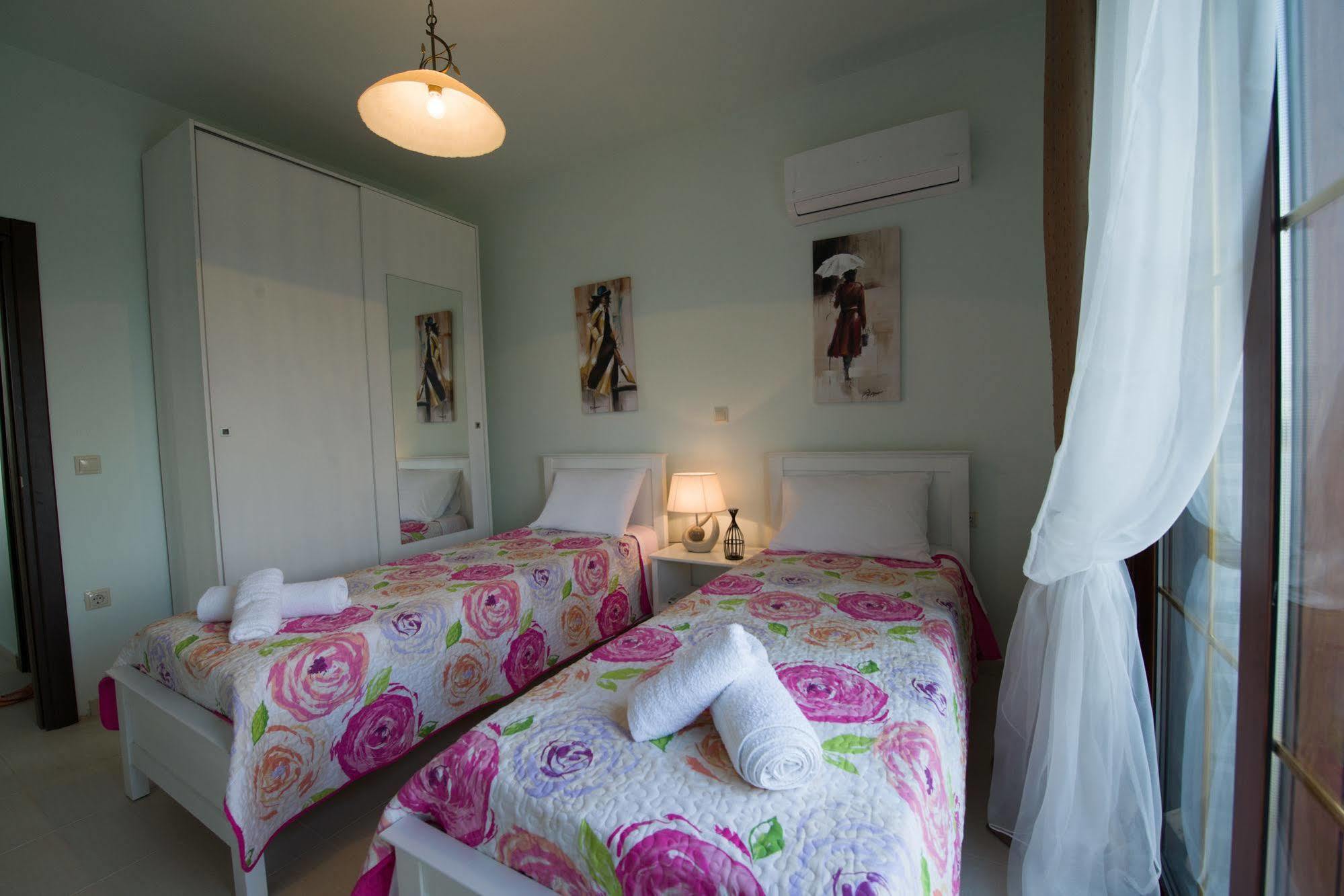 Petra Villas Gennadi Bagian luar foto
